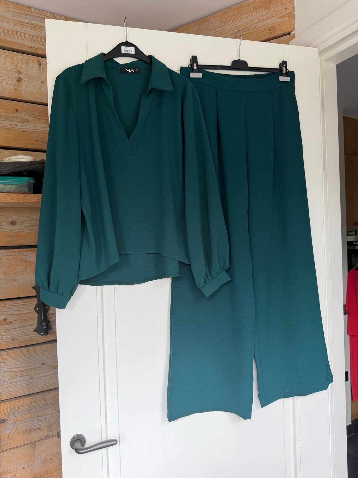 Dames pak in mooie groene kleur - Most Wanted, Kleding | Dames, Jasjes, Kostuums en Pakken, Kostuum of Pak, Verzenden, Maat 46/48 (XL) of groter