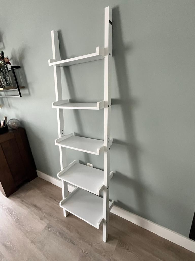 Witte ladderkast met 5 planken, Met plank(en), Minder dan 50 cm, Gebruikt, Ophalen of Verzenden