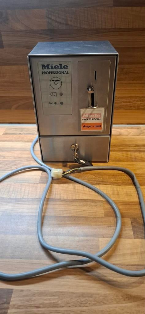 Miele Professional muntkast C4060 voor wasmachine/droger, Ophalen