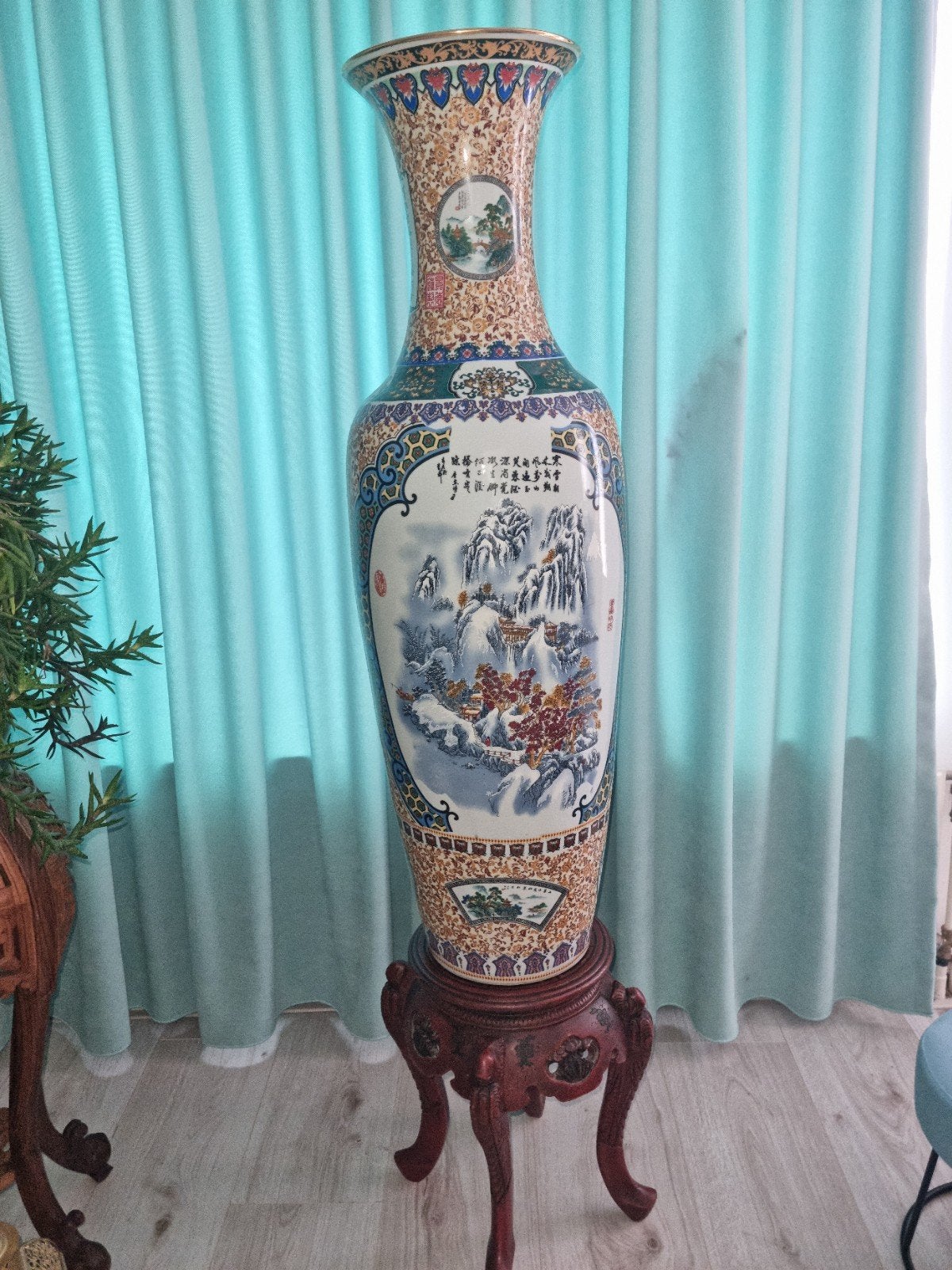 Grote Chinese porseleinen vloervaas met houten standaard, Ophalen of Verzenden