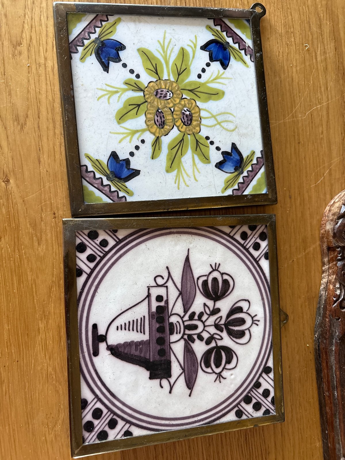 Set van 2 Antieke Handgeschilderde Tegels in Messing Frame, Antiek en Kunst, Antiek | Wandborden en Tegels, Ophalen of Verzenden