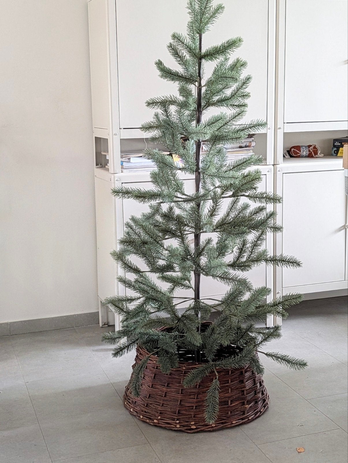 kerstboom met mand 1,60 hoog ., Diversen, Ophalen