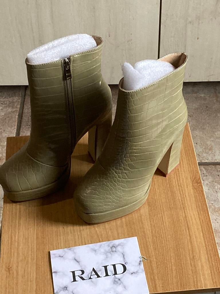 Nieuwe enkellaarsjes 40/41, Kleding | Dames, Schoenen, Lage of Enkellaarzen, Nieuw, Ophalen of Verzenden, Groen
