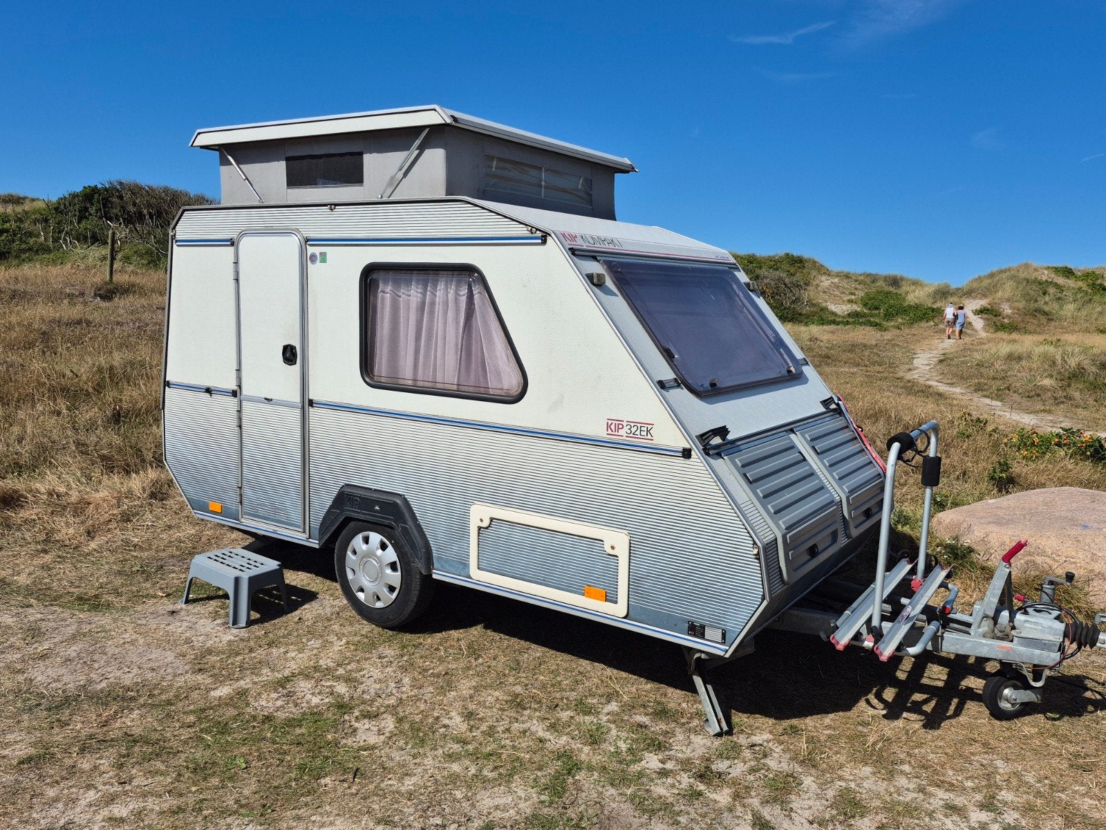 Kip Kompakt 32EK - Compacte en complete caravan, Caravans en Kamperen, Caravans, Standaardzit, Kip, Tot en met 2, Omvormbare zithoek