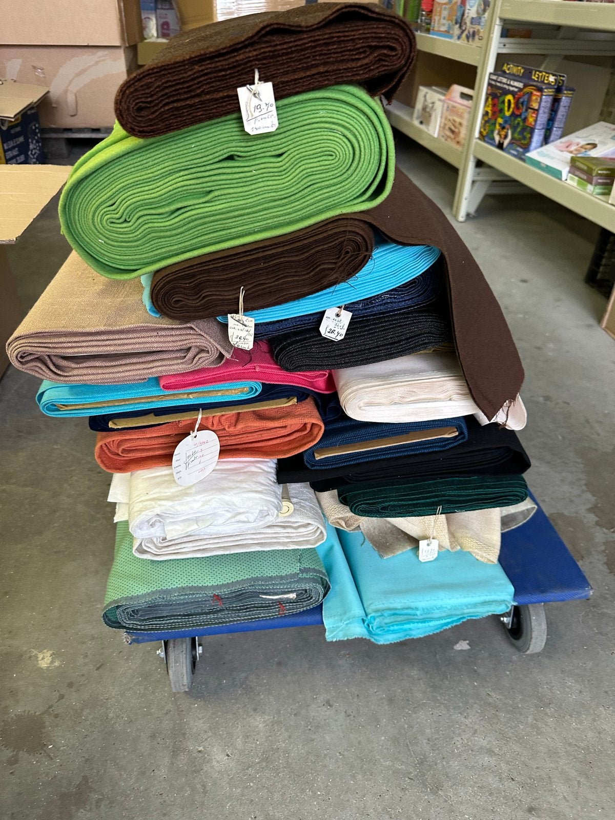 Grote partij stof op rol 10 euro per rol, Verkophoekgoes@outlook.com, Overige typen, Ophalen of Verzenden, Zo goed als nieuw