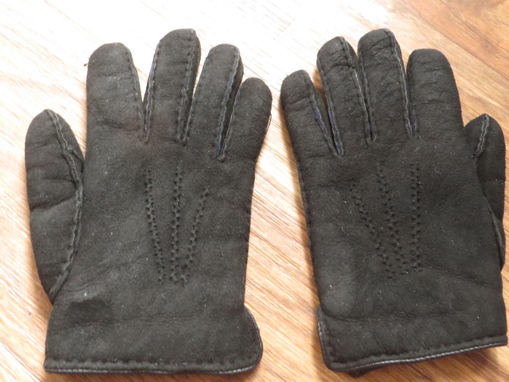 zwarte suede korte borg gevoerd handschoenen  mt S/ M, Ophalen of Verzenden, Gedragen, Maat 38/40 (M), Handschoenen
