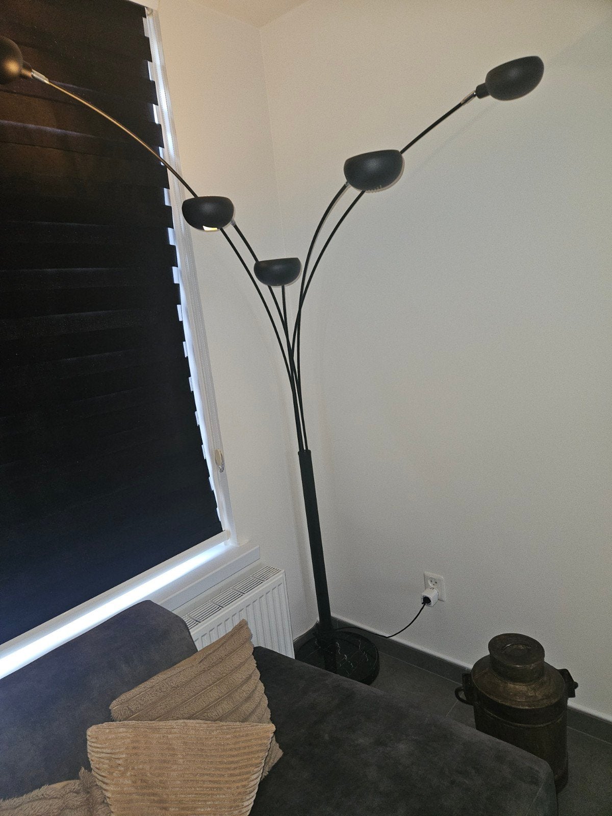 Zwarte metalen marmer vloerlamp., Ophalen, Zo goed als nieuw