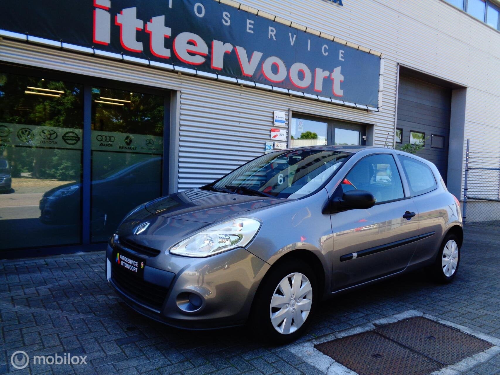 Renault Clio 1.2 TCe Expression, Voorwielaandrijving, Gebruikt, Zwart, 4 cilinders