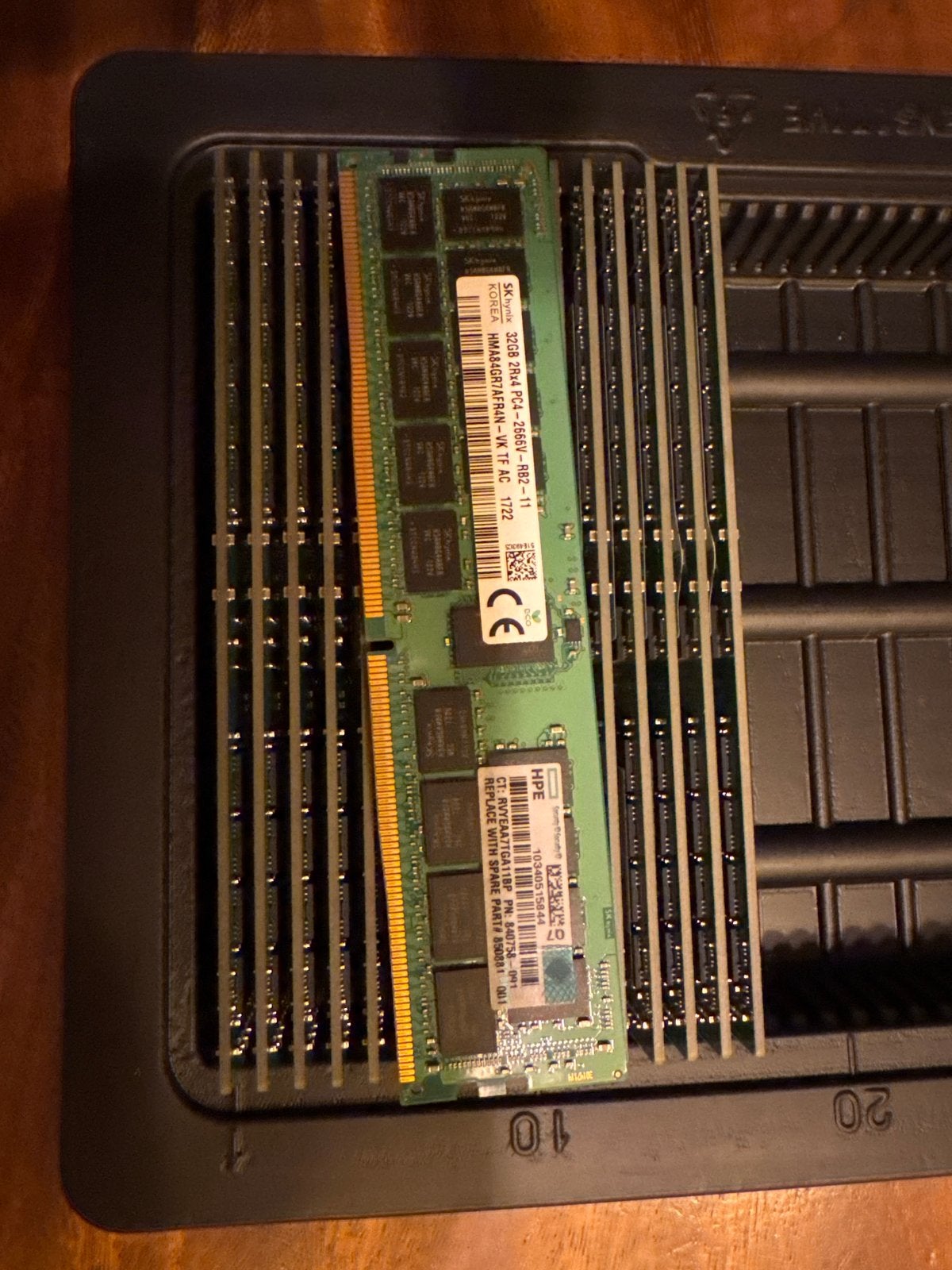 17x HPE SK Hynix 32GB DDR4 RAM PC4-2666V-RB2-11, 2666V, 32 GB, Server, DDR4