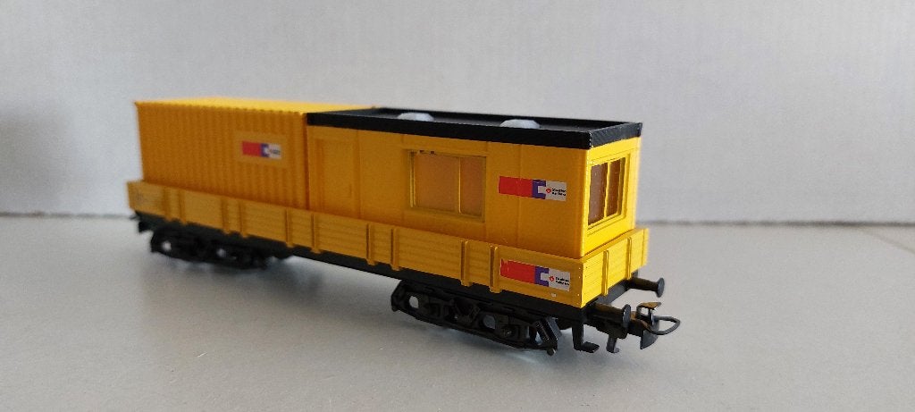 Strukton Lage Bakwagon met Bouwkeet en 20ft. Container (08), Hobby en Vrije tijd, Wisselstroom, Wagon, Ophalen of Verzenden, Märklin