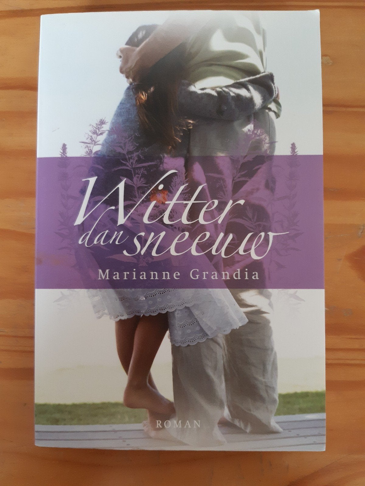 Marianne Grandia - Witter dan sneeuw, Boeken, Gelezen, Marianne Grandia, Ophalen of Verzenden, Nederland