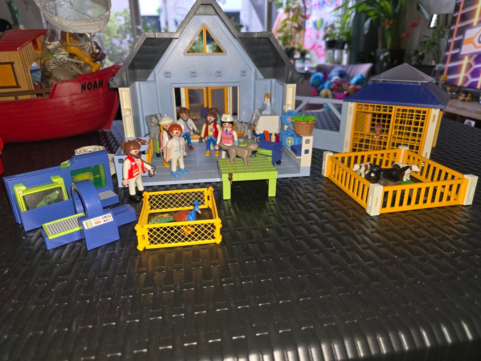 Playmobil Dierenkliniek met diverse dieren en figuren, Ophalen, Gebruikt, Gebouw, Complete set