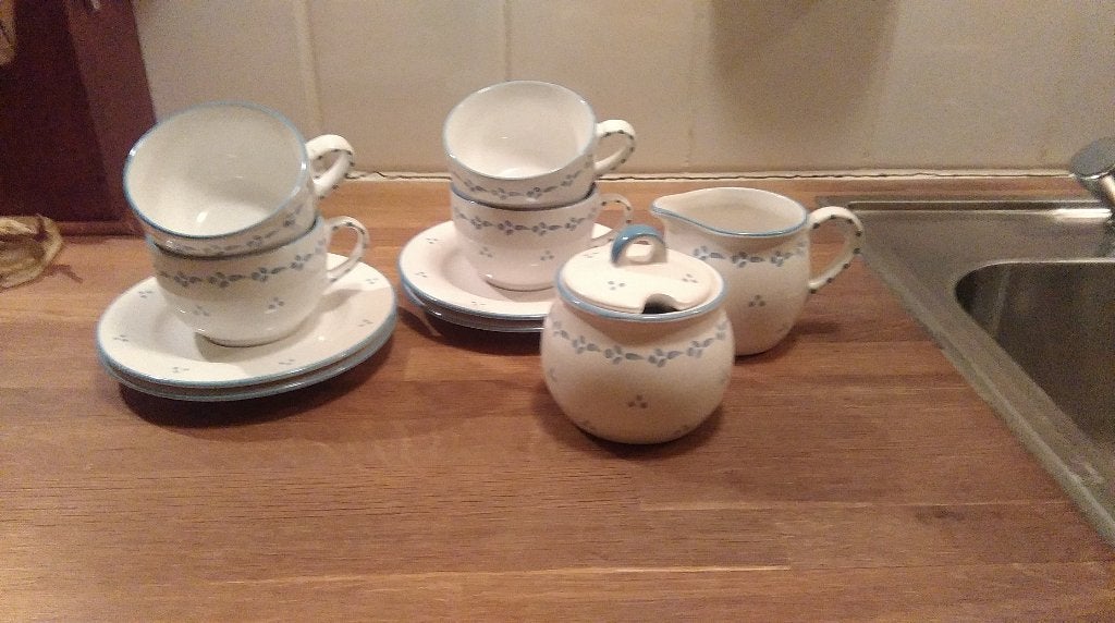 6 delig servies DE met blauw stippeltjes motief, Ophalen, Overige typen, Nieuw, Overige stijlen