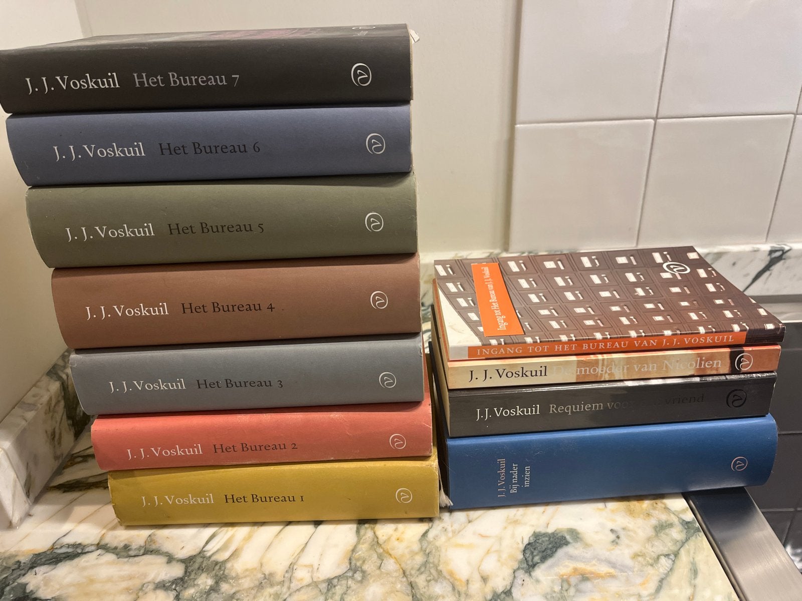 J.J. Voskuil - Het Bureau complete serie + extra boeken, Boeken, Ophalen of Verzenden, Gelezen, Nederland