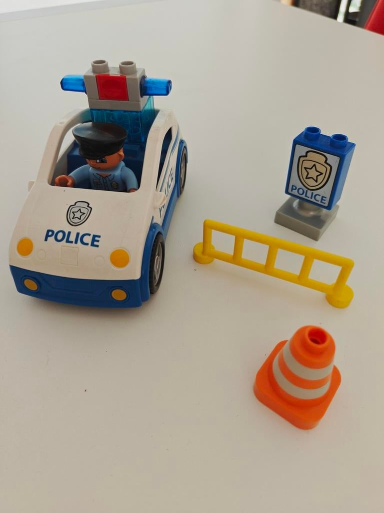 LEGO Duplo Politieauto met agent en accessoires, Ophalen of Verzenden, Gebruikt, Jongen of Meisje