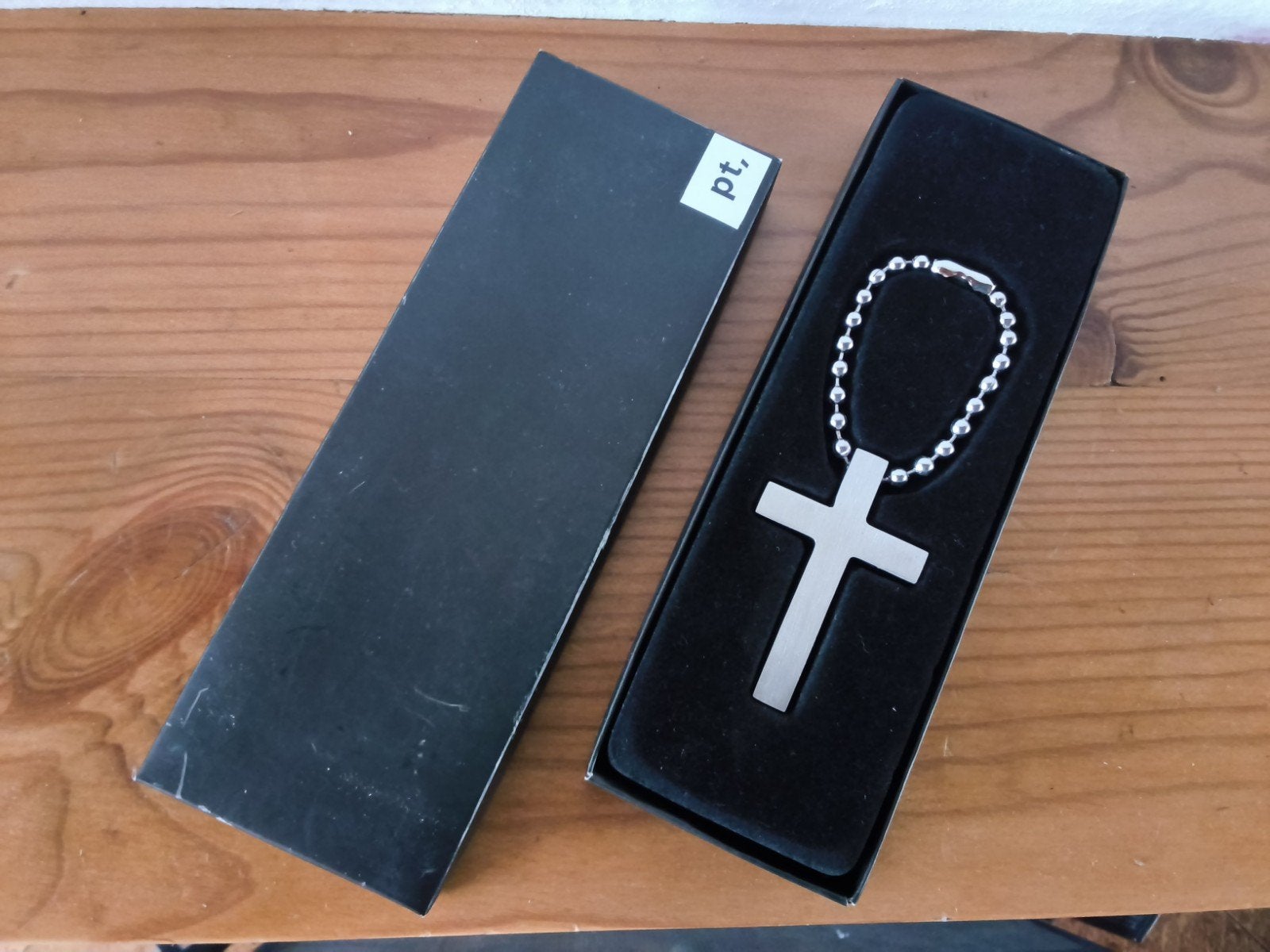 Sleutelhanger met kruis - Nieuw in doos, Overige materialen, Nieuw, Ophalen of Verzenden, Kruis of Symbool