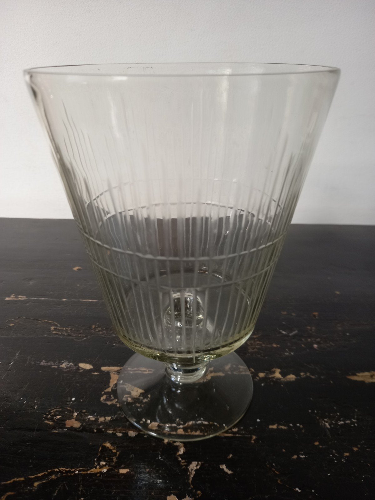 Mid Century vintage geëtste kristalglazen vaas op voet, Ophalen of Verzenden
