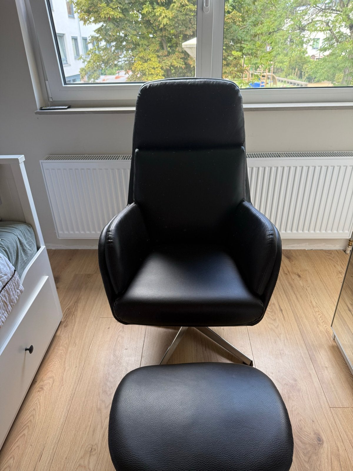 Tankedal Jysk - fauteuil met voetenbank - Leer en metaal, Ophalen, Gebruikt, 50 tot 75 cm, Leer