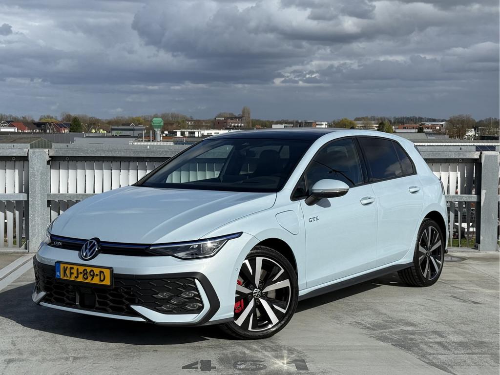 Volkswagen Golf 1.5 eHybrid GTE | Pano | IQ | 360° | HUD, 77 km/l, 4 cilinders, Blauw, Alcantara