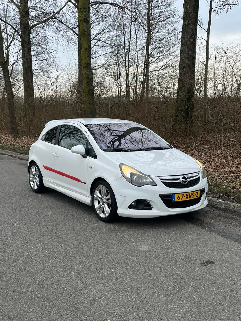 Opel Corsa 1.4 16V 3D 2012 Wit, Auto's, Voorwielaandrijving, 40 €/maand, 1398 cc, 100 pk