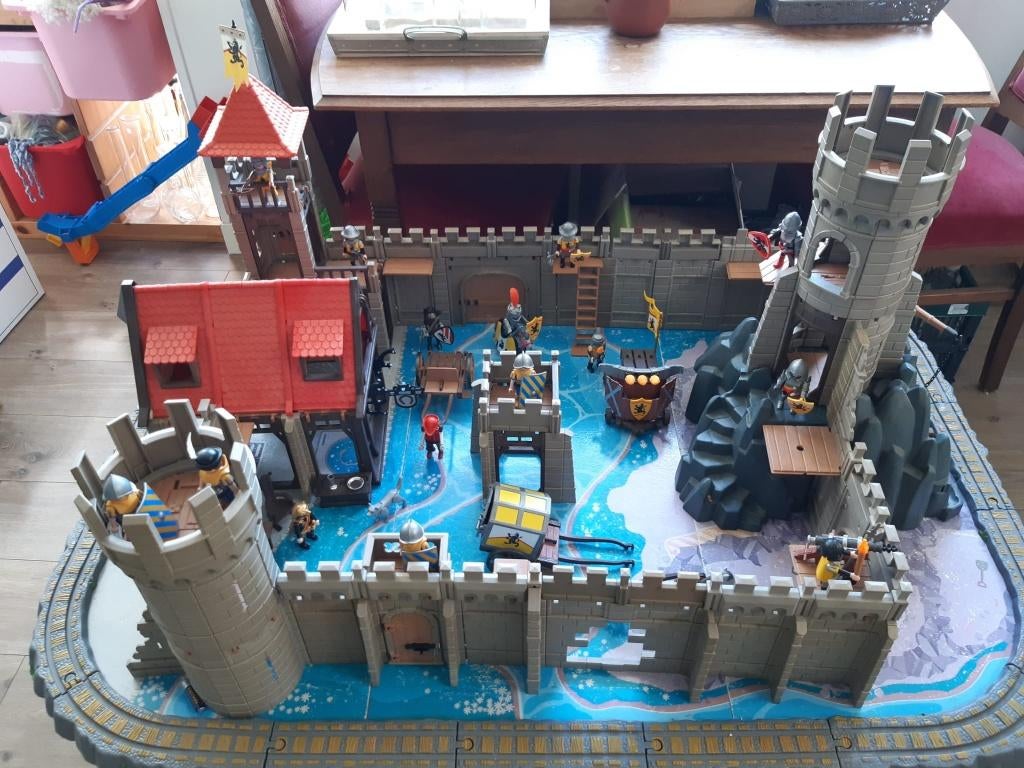 Playmobil Megagroot Kasteel van Meerder Kastelen, Kinderen en Baby's, Speelgoed | Playmobil, Gebruikt, Ophalen of Verzenden