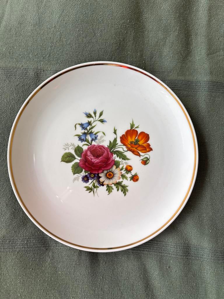 Fürstenberg Bord - Diameter 24 cm, Huis en Inrichting, Keuken | Servies, Zo goed als nieuw, Bord(en), Overige stijlen, Aardewerk