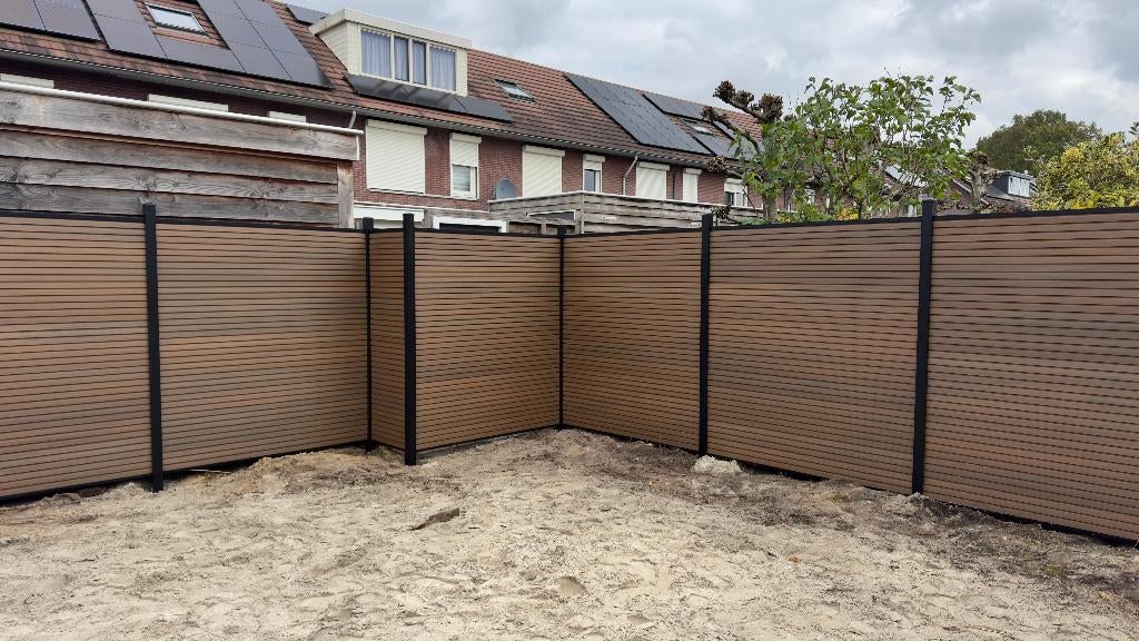 Foto 3 van Aanbieding: Luxe composiet schutting – compleet geplaatst