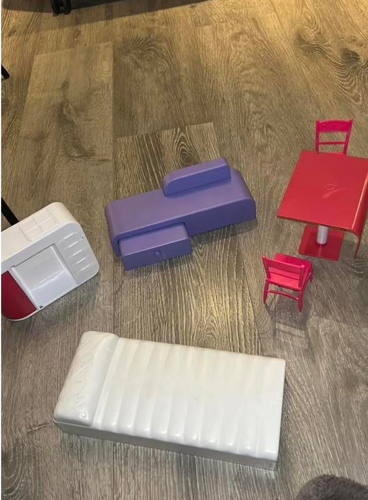 Barbie spullen speelgoed, Kinderen en Baby's, Speelgoed | Poppenhuizen, Ophalen of Verzenden, Zo goed als nieuw, Toebehoren