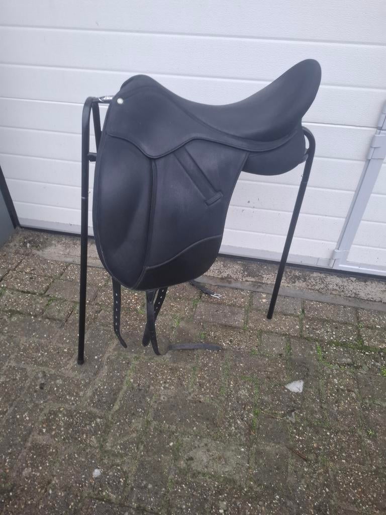 Wintec isabell werth 18, Dieren en Toebehoren, Paarden en Pony's | Zadels, Dressuur, Ophalen of Verzenden, Zo goed als nieuw