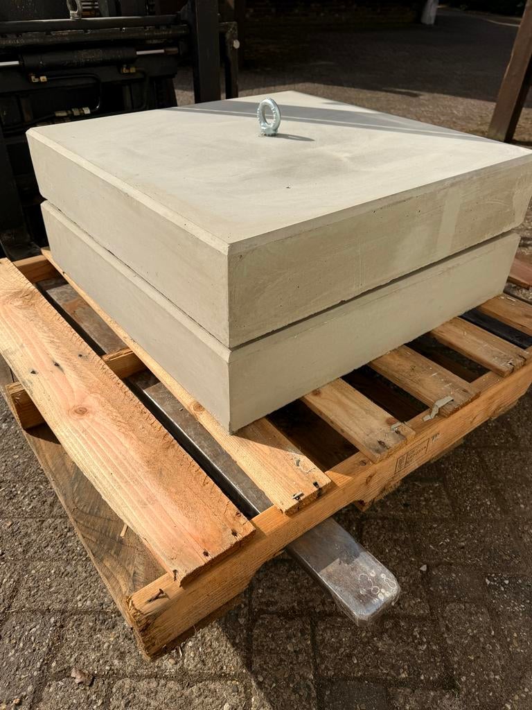 Beton funderingsblok, betonblokken, betonnen poeren, Ophalen, Nieuw, Cunerweg 266, Info@koningbeton.nl
