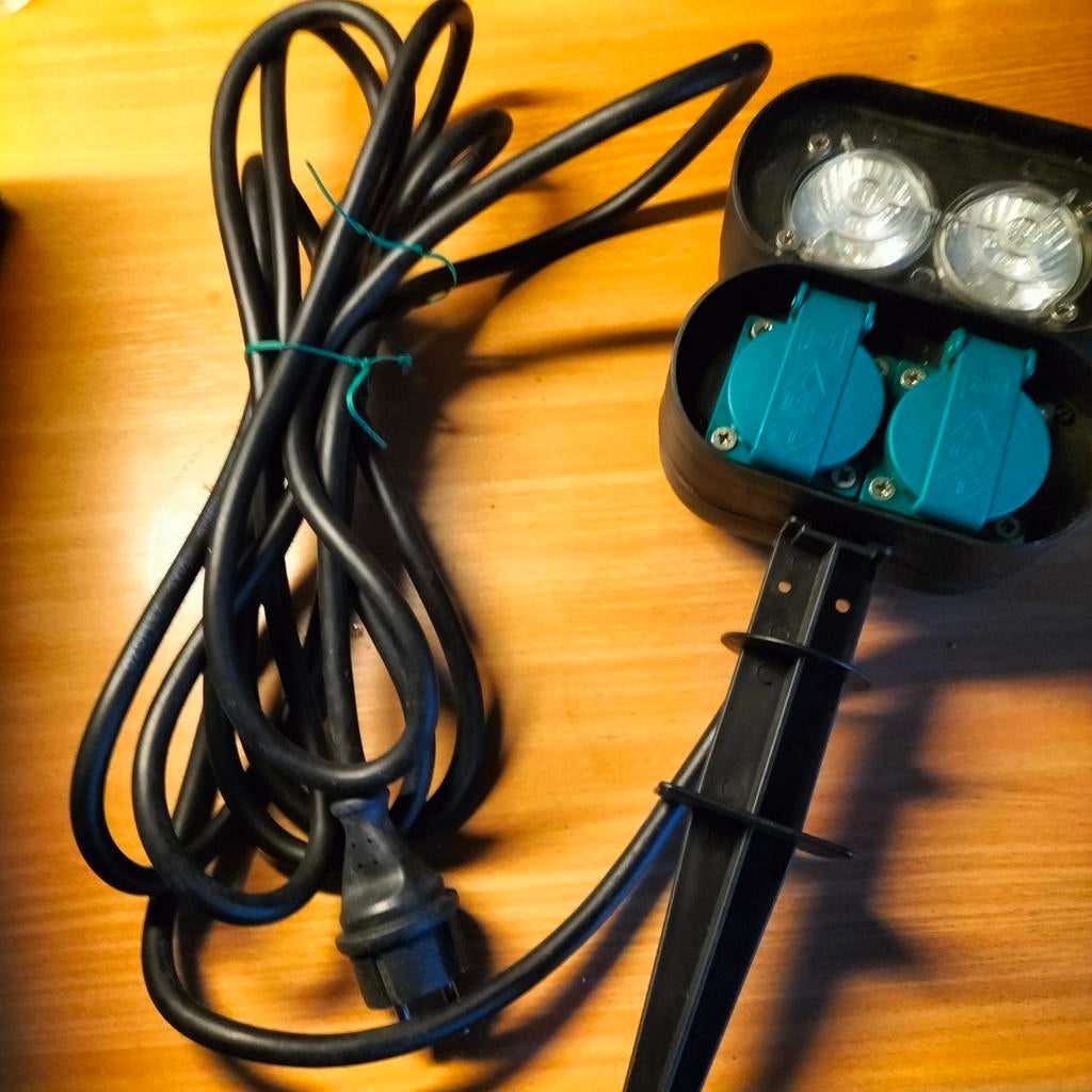 Verplaatsbare dubbele tuinspot met 2 stopcontacten, Tuin en Terras, Buitenverlichting, Kunststof, Minder dan 50 watt, Nieuw, Ophalen of Verzenden