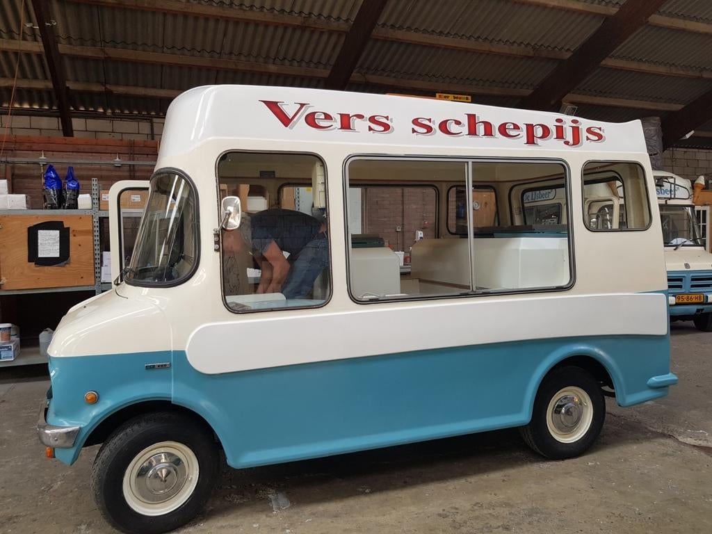 bedford  ijswagen CF230, Ophalen