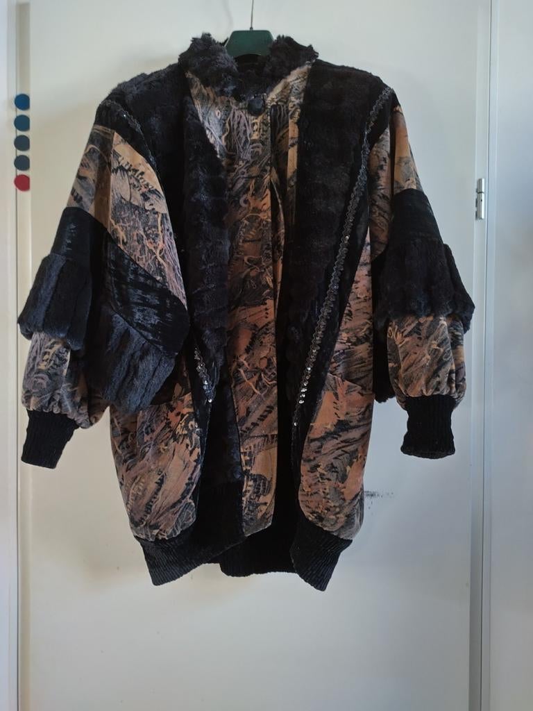 Mooie exclusieve zwarte nerts bontjas, chique. Maat 38., Ophalen of Verzenden, Zo goed als nieuw, Maat 38/40 (M), Zwart