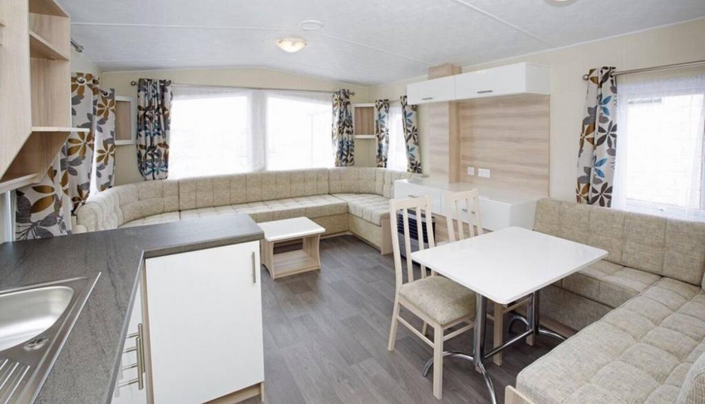Chalet op Ameland Nes camping Duinoord te huur, Vakantie, Vakantiehuizen | Nederland, 2 slaapkamers, Aan zee, Friesland, Internet