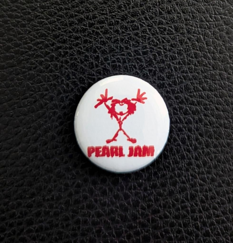 Pearl Jam Button Speld Pin - Rood/Wit, Verzenden, Nieuw, Gebruiksvoorwerp