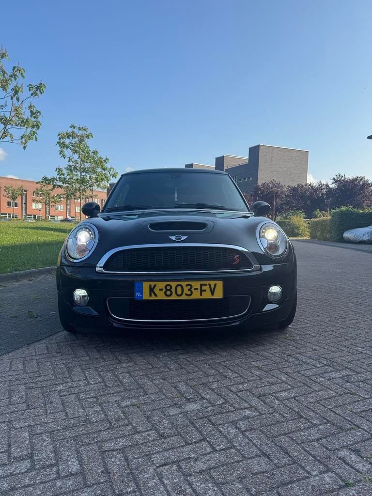 Mini 1.6 16V Cooper S 128KW AUT 2007 Zwart (lees eerst aub), Auto's, Mini, 4 cilinders, 4 stoelen, Zwart, 14 km/l