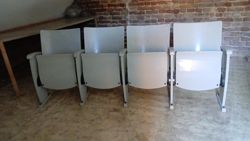 Houten bioscoopstoelen - set van vier, Gebruikt, Vintage, Ophalen of Verzenden, Vier