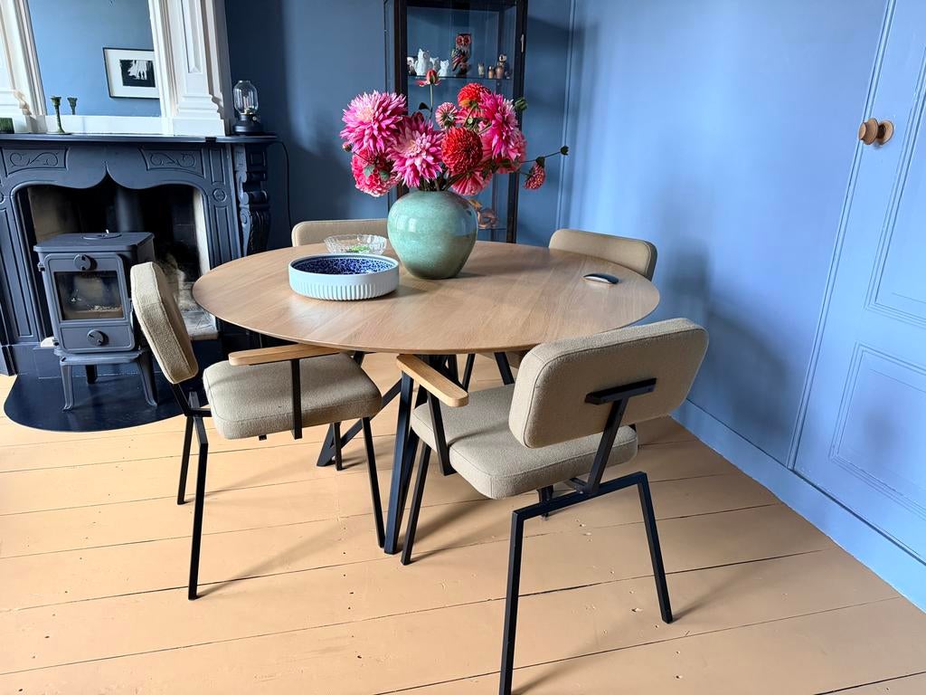 Studio Henk Tafel 140cm, Huis en Inrichting, Tafels | Eettafels, Ophalen, 100 tot 150 cm, Zo goed als nieuw, Vier personen