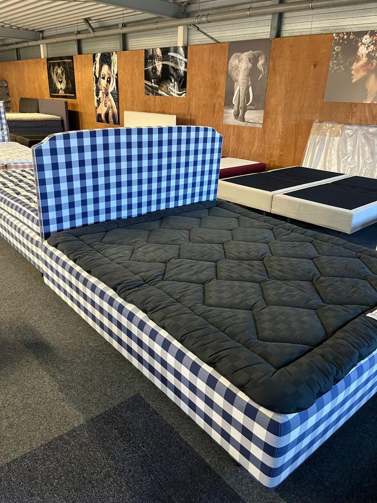 Hastens superia boxspring met hastens bjx topper 180x210, Ophalen, 210 cm, Tweepersoons, Zo goed als nieuw