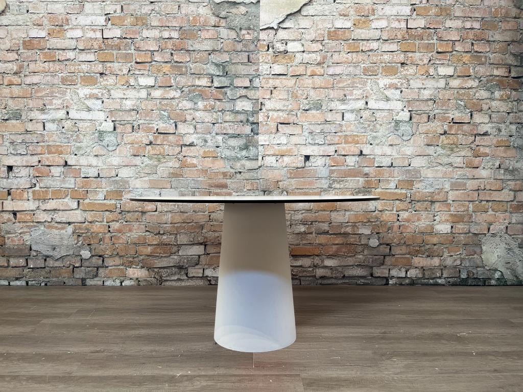 Moooi Container Table wit 120 cm bij TheReSales, Huis en Inrichting, Tafels | Eettafels, Zo goed als nieuw, 100 tot 150 cm, 100 tot 150 cm