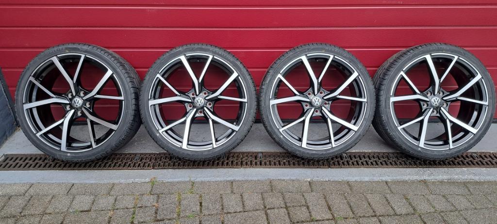 19 inch Estoril Golf GTI/ R wielen set 235/35R19 Zwart/polis, Auto-onderdelen, Banden en Velgen, Banden en Velgen, Nieuw, CST