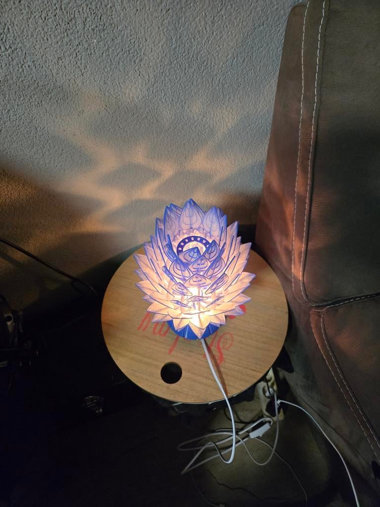 Mooie decoratieve lotus lamp, Kunststof, Ophalen of Verzenden, Zo goed als nieuw, Minder dan 100 cm