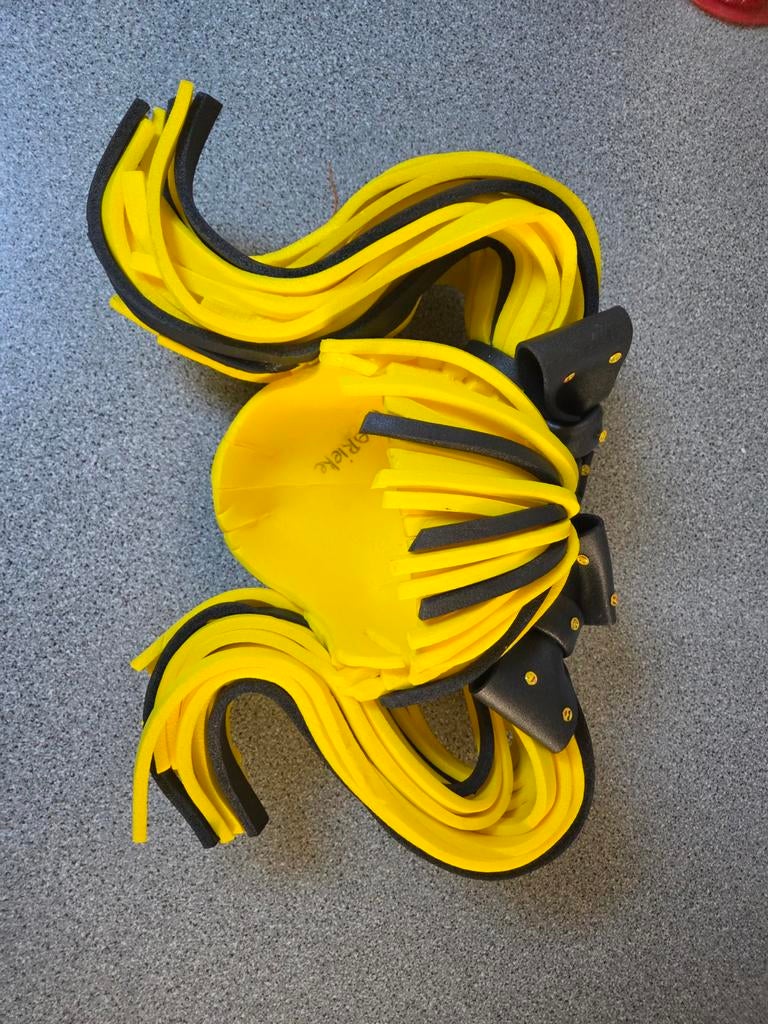 Geel Zwarte Foam Pruik - Carnaval of Feest, Ophalen of Verzenden, Zo goed als nieuw, Carnaval, Accessoires