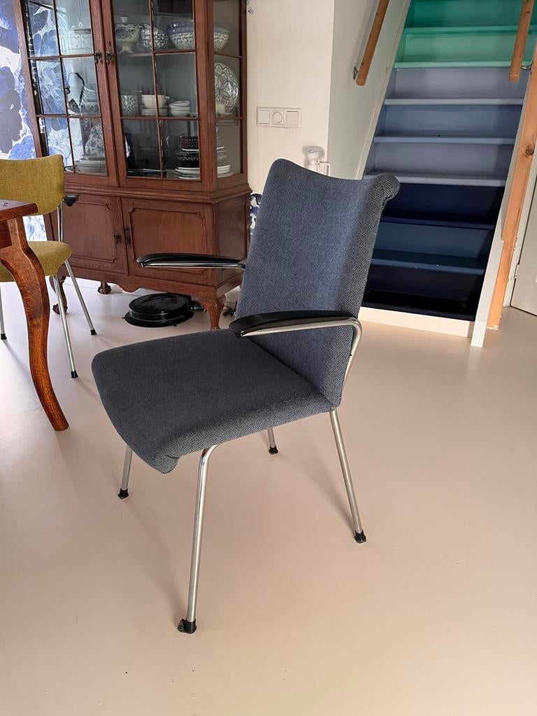 Gispen Stoel in Perfecte Staat, Huis en Inrichting, Stoelen, Ophalen, Zo goed als nieuw, Metaal, Eén