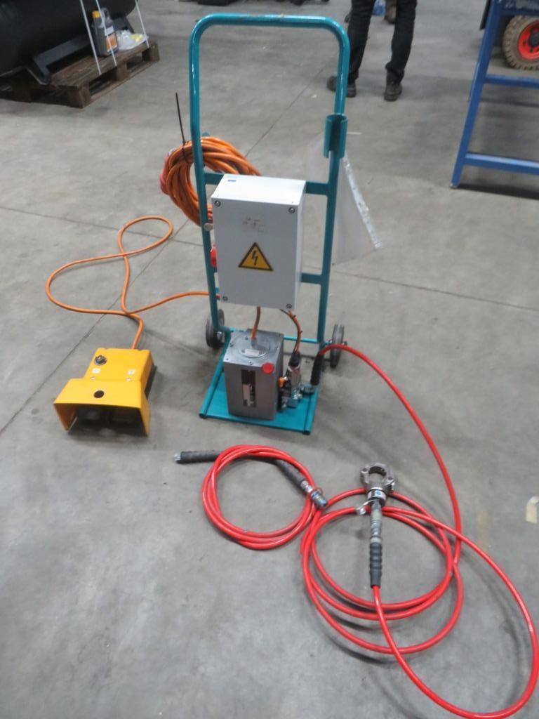 weitkowitz hydraulische krimptang mobiel 380v nieuwstaat, Doe-het-zelf en Verbouw, Gereedschap | Handgereedschap, Zo goed als nieuw