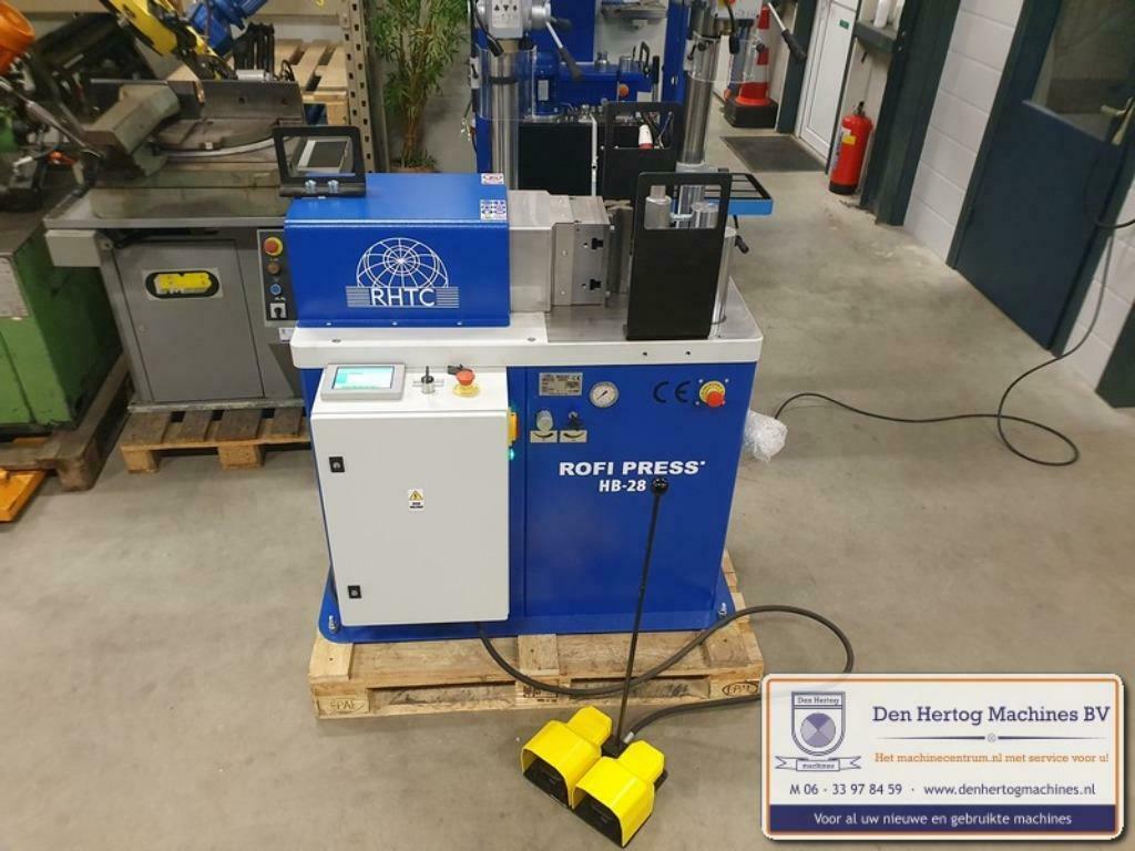 compact strippenbuiger buigmachine 28ton touchscreen 400V, Ophalen, Gebruikt