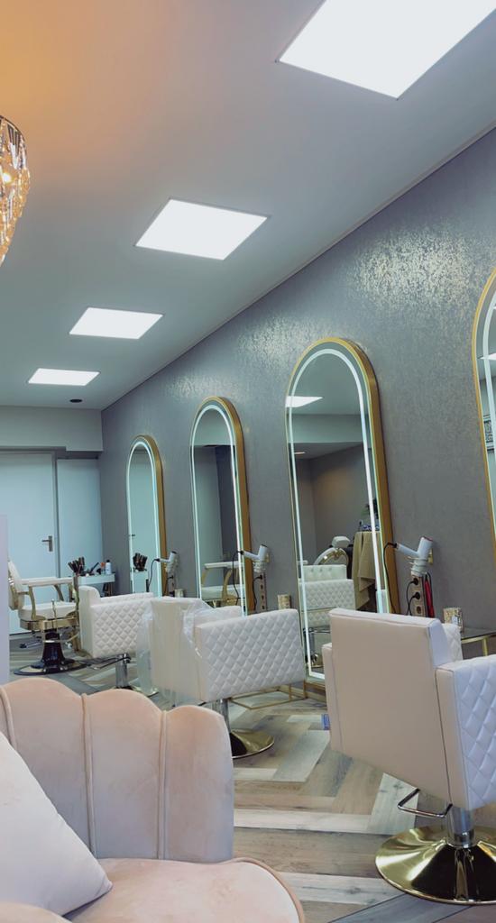 Kapsalon ter overname, Diensten en Vakmensen, Kappers en Thuiskappers