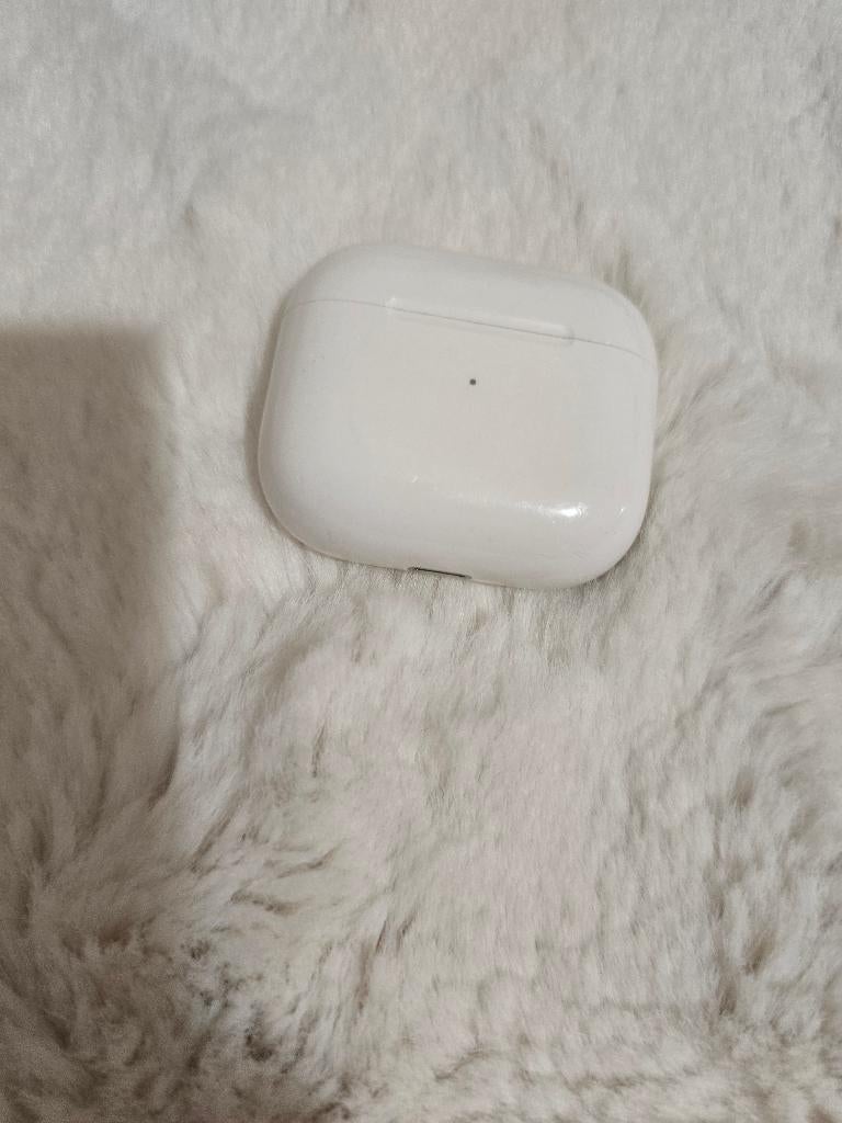 Apple Airpods met oplaadcase + factuur, Telecommunicatie, Mobiele telefoons | Oordopjes, Ophalen of Verzenden, Zo goed als nieuw
