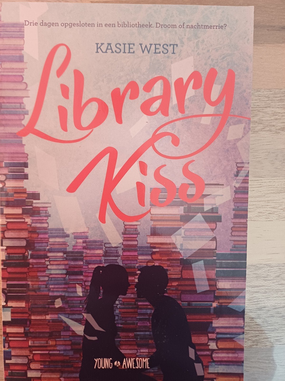 Kasie West - Library kiss  ( Nederlands), Ophalen of Verzenden, Gelezen, Kasie West