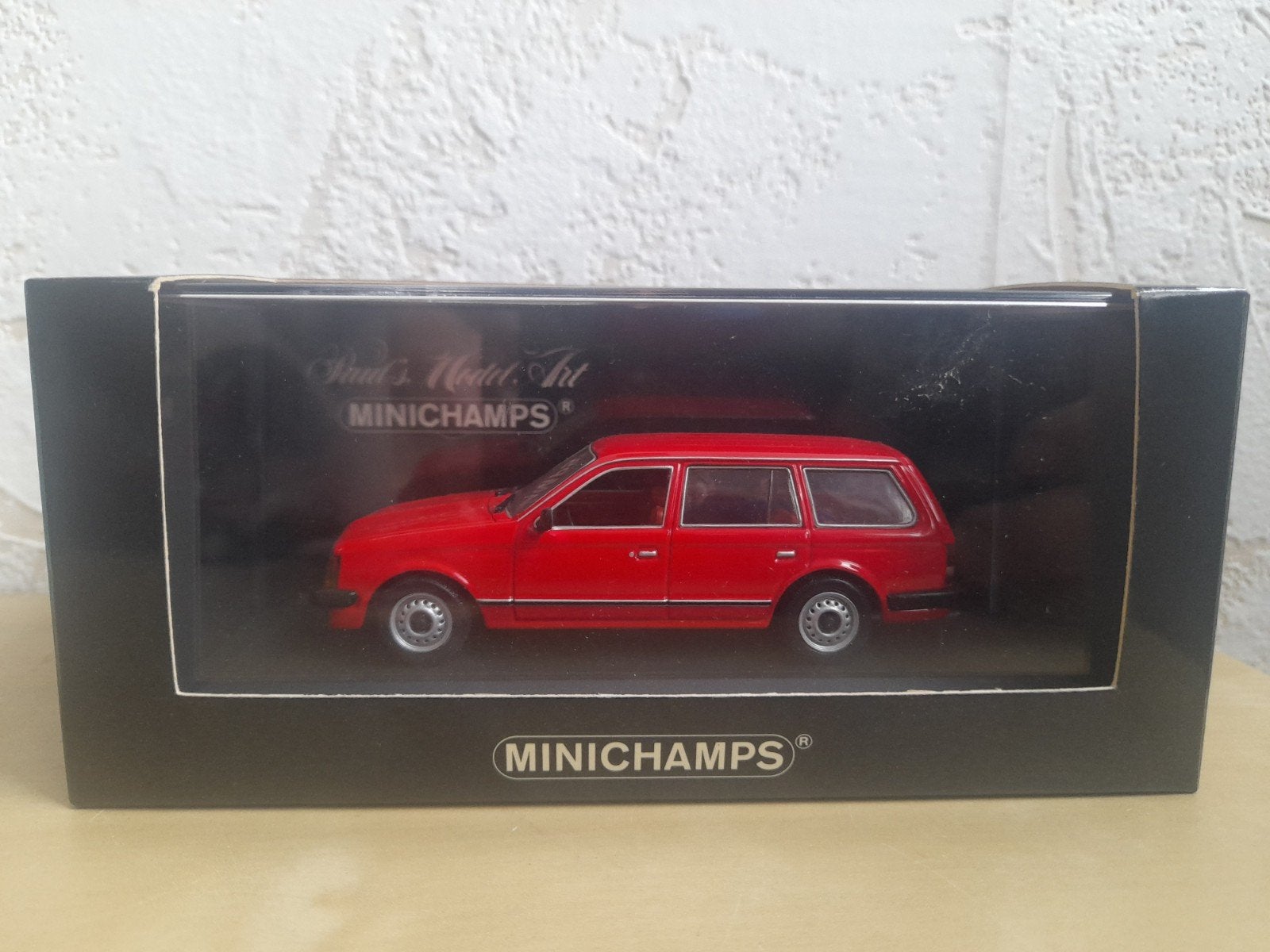 Opel Kadett D Caravan Red 1979 Minichamps 1:43 (incl ovp), Hobby en Vrije tijd, Modelauto's | 1:43, Ophalen of Verzenden, Zo goed als nieuw